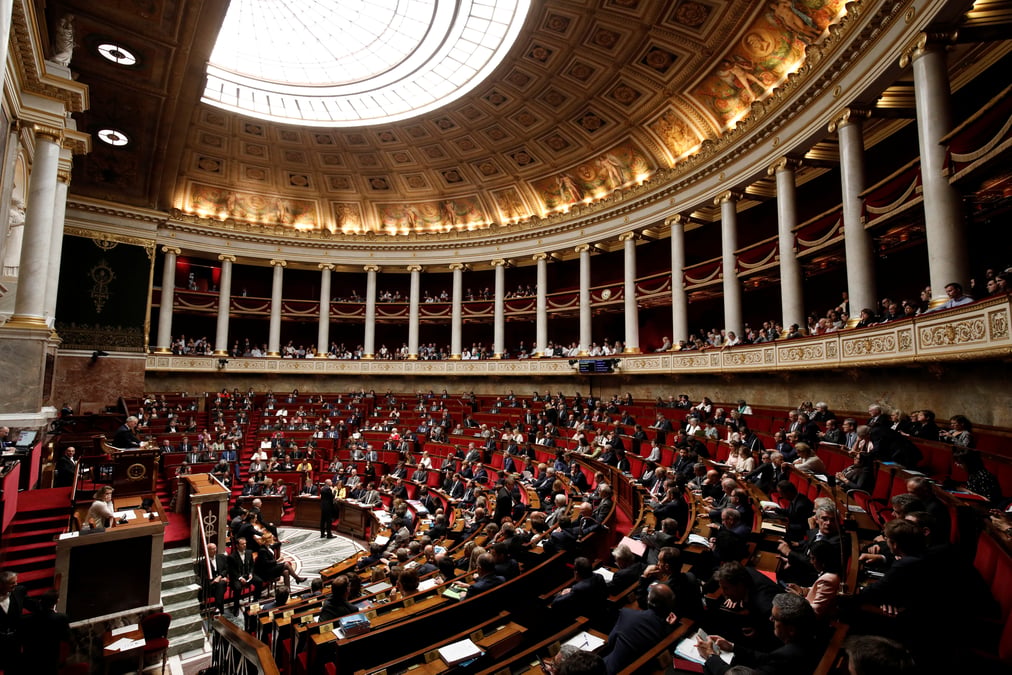 La reforme des institutions arrive a l'assemblee