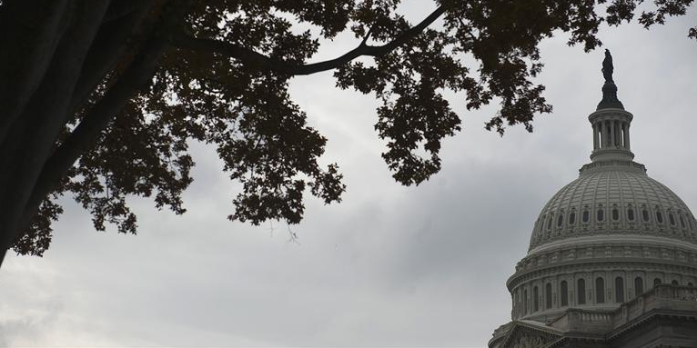 Les parlementaires américains ont la lourde tâche de débloquer une aide 95 milliards de dollars pour l'Ukraine.