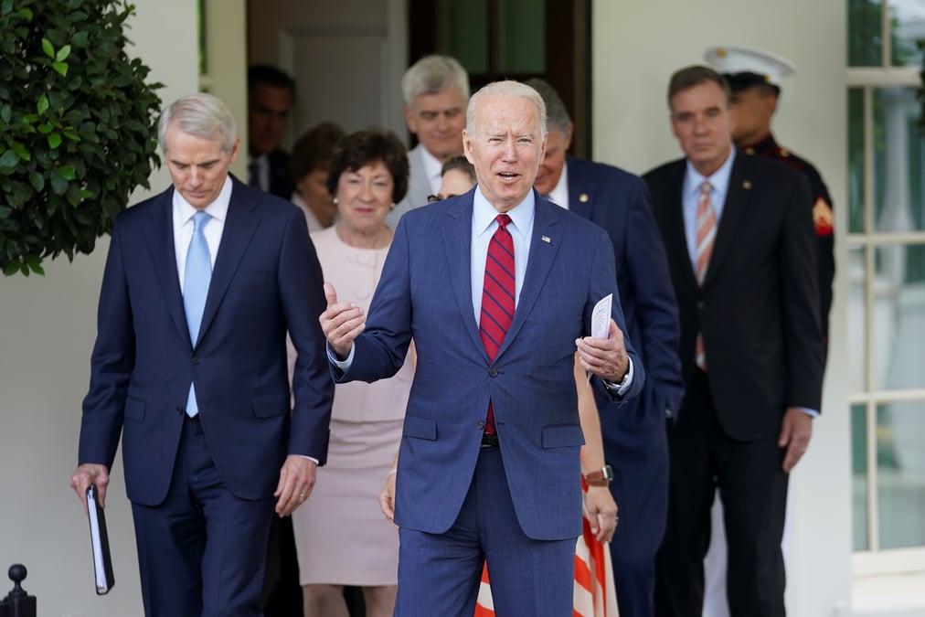 Biden annonce un accord sur le plan d'infrastructures