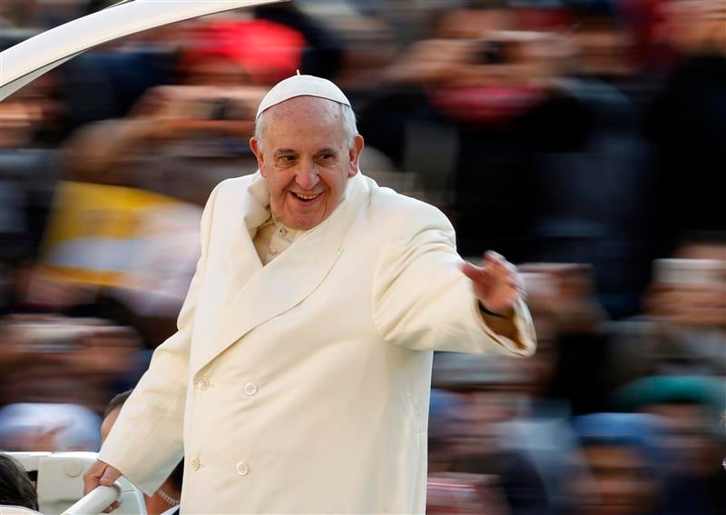 Le message pour la paix du pape critique les très hauts salaires