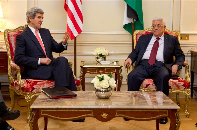 Abbas et Kerry évoquent à Paris les discussions avec Israël
