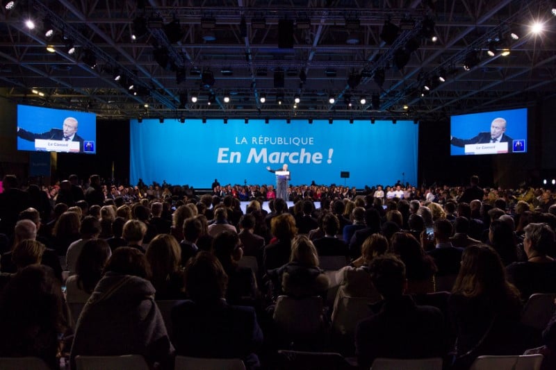 La majorite au defi de l'implantation locale