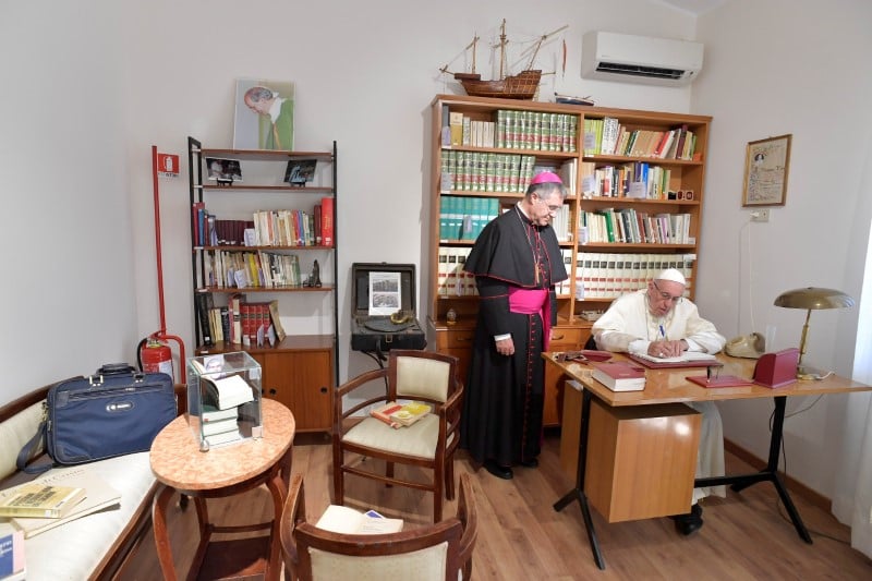 "qui est mafieux ne vit pas en chretien", dit le pape a palerme