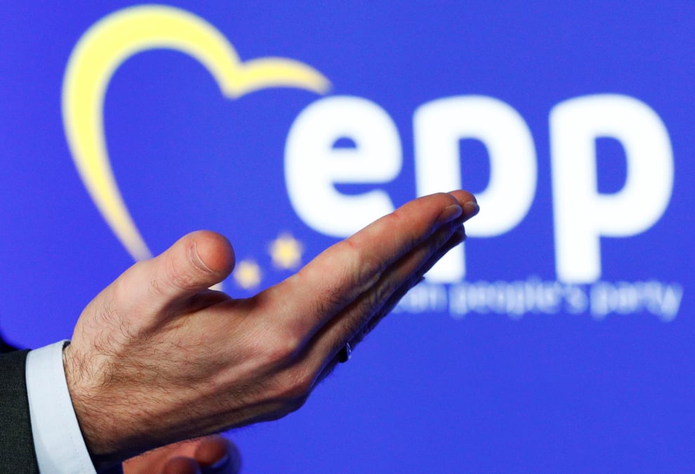 Le ppe donne en tete, l'extreme droite progresse, d'apres un sondage