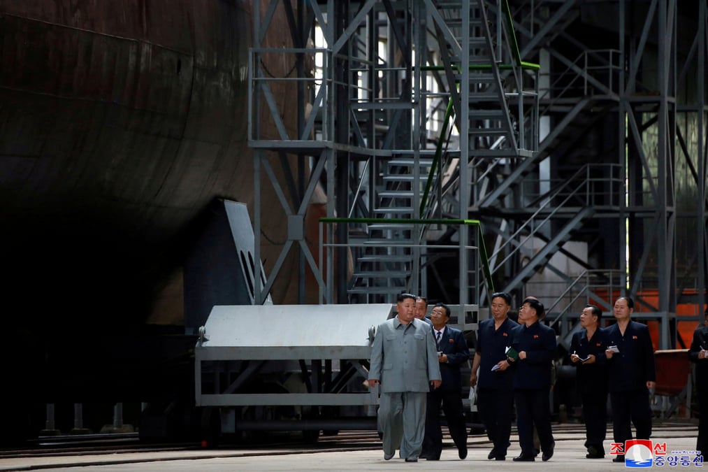Kim jong-un a inspecte un nouveau sous-marin nord-coreen