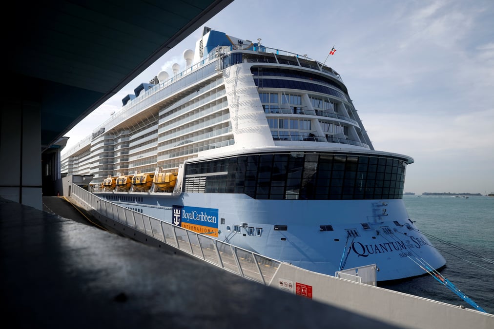 La croisiere s'isole: les passagers au depart de singapour confines apres la detection d'un cas de coronavirus