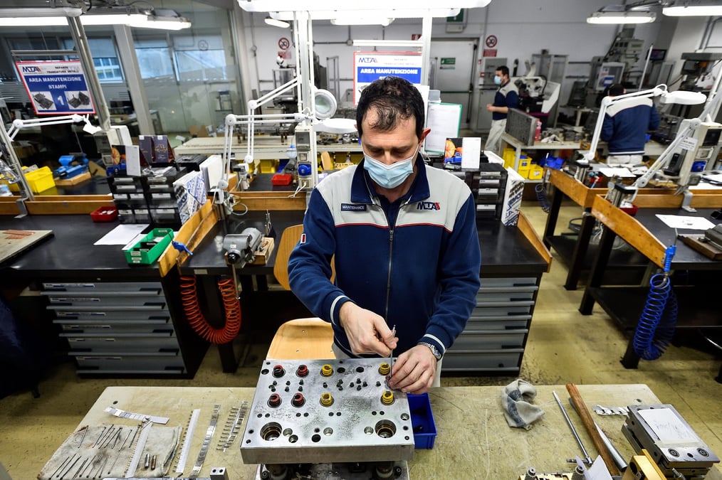 Europe/pmi: croissance encore soutenue dans l'industrie, malgre l'ukraine et l'inflation