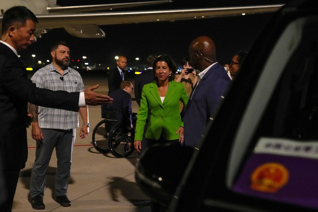 La secretaire americaine au commerce, gina raimondo, arrive a pekin