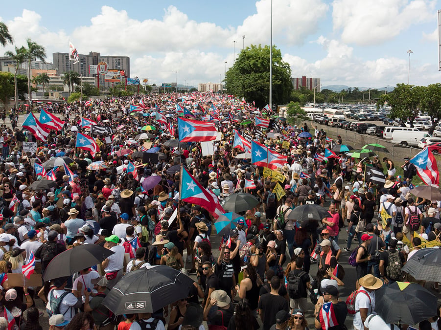 Manifestations a porto rico pour reclamer le depart du gouverneur