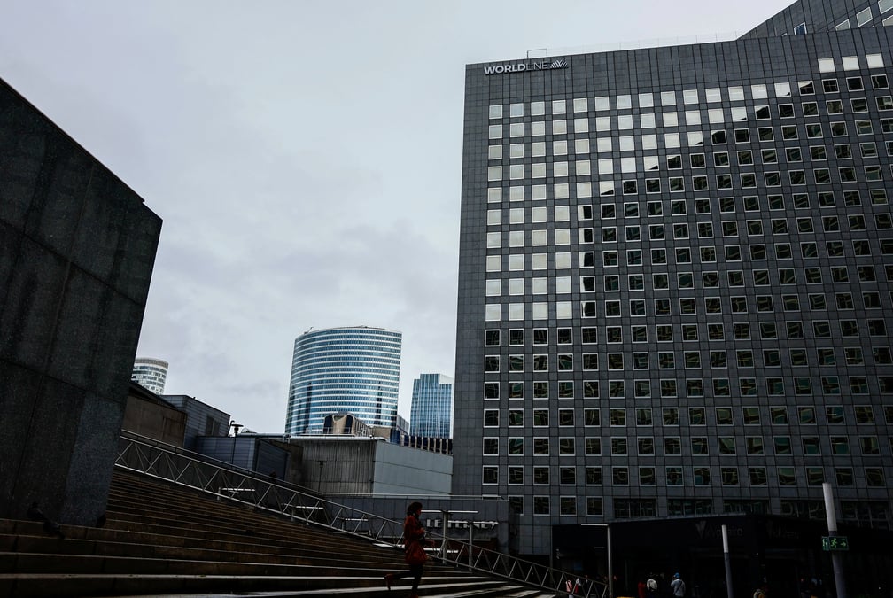 Logo de worldline au siege de l'entreprise a la defense