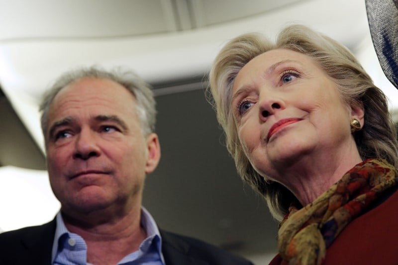 Le colistier de clinton s'interroge sur la fusion at&t/time warner