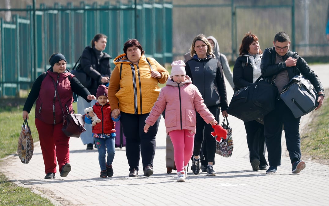 Ukraine: deux tiers des refugies prevoient de rester dans leur pays d'accueil pour le moment, selon l'onu