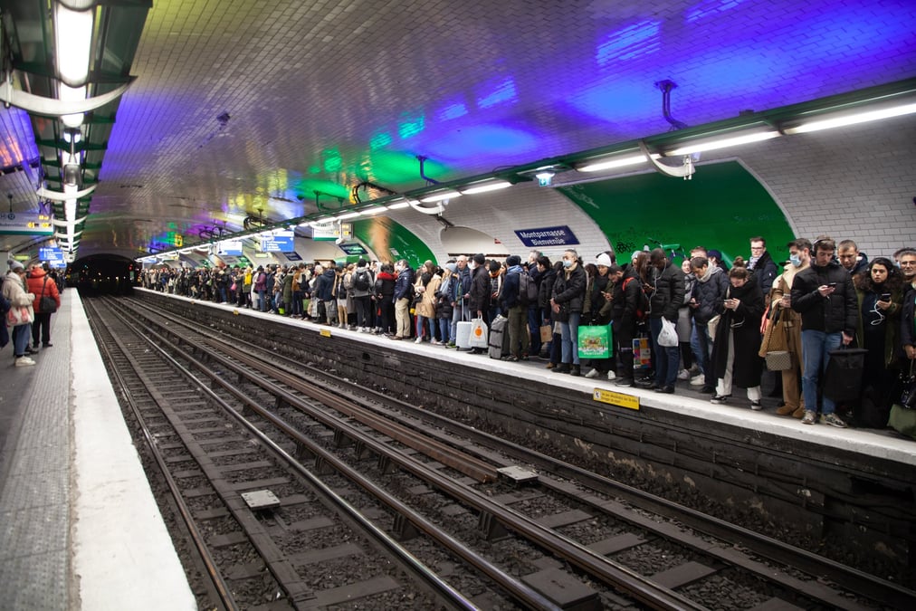 RATP, grève, métro, rames, service minimum, foule, passagers, bondé, station, Montparnasse, ligne 12, pénurie de conducteurs,