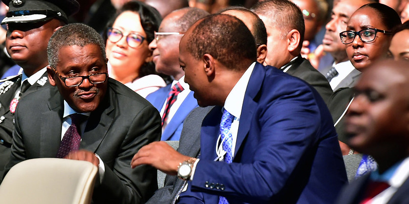 Aliko Dangote s'adresse à Patrice Motsepe lors de l'Africa Investment Forum.