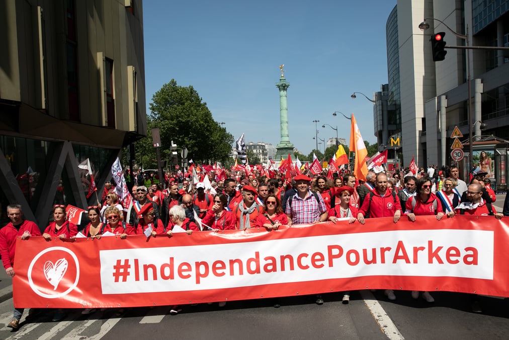 Manifestation pour l'indépendance Crédit Mutuel Arkéa