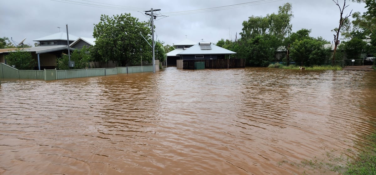 Les inondations a fitzroy crossing, en australie