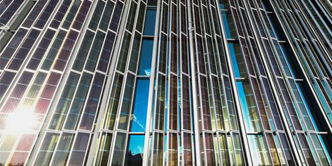 Les cellules Grätzel, du nom de leur inventeur, ornent les façades de l'École Polytechnique Fédérale de Lausanne en Suisse.