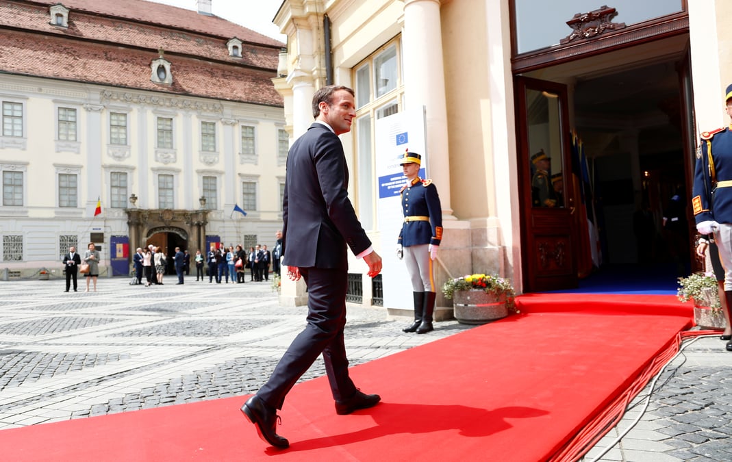 Macron promet "toute son energie" pour empecher une victoire du rn