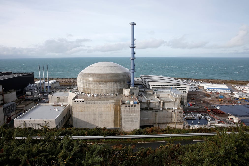 La centrale nucleaire de flamanville sous surveillance renforcee