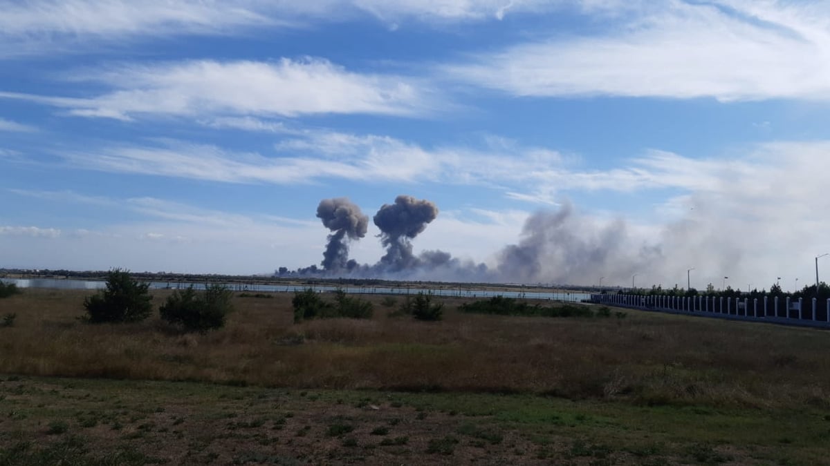 De fortes explosions entendues en crimee pres d'une base militaire russe