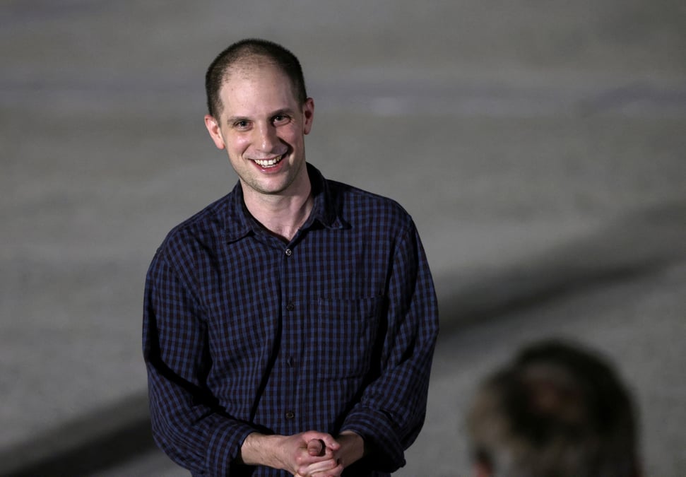 Evan gershkovich sourit apres son retour aux etats-unis