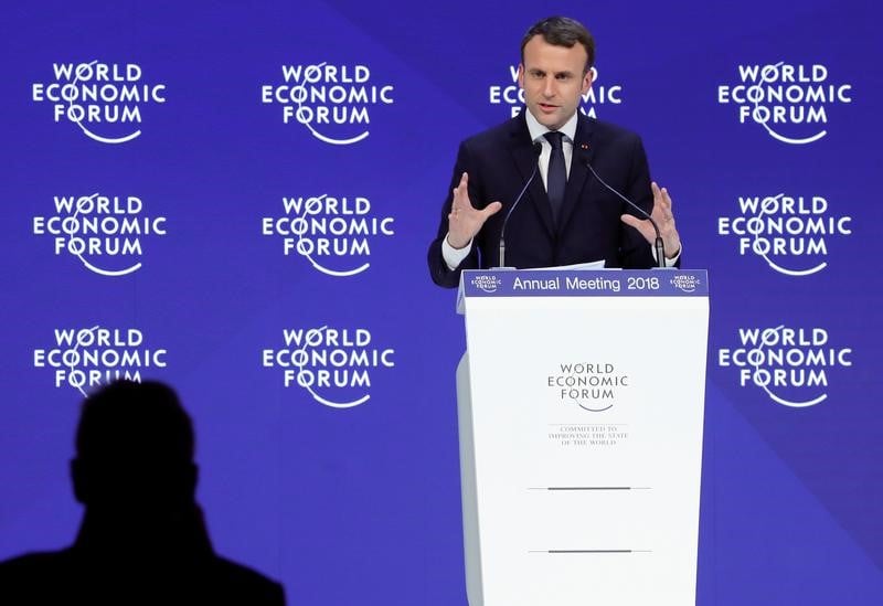 A davos, macron fait la promotion d'une france en mouvement