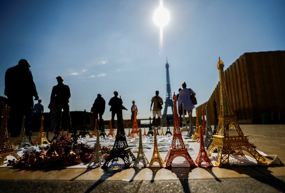 Les touristes reviennent a paris apres deux annees de pandemie