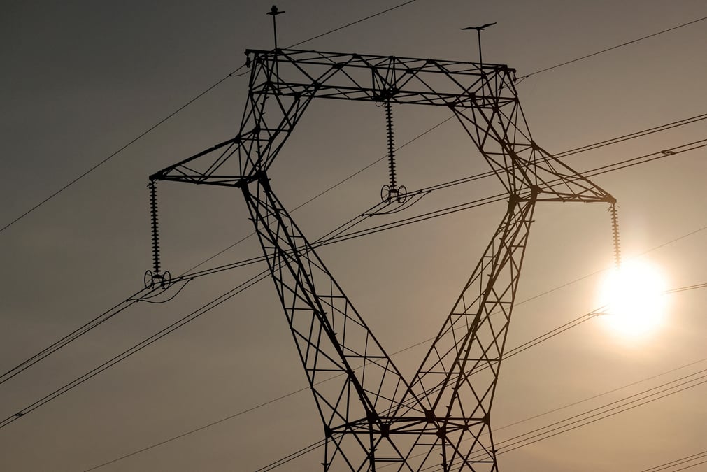Des pylones de lignes electriques a haute tension
