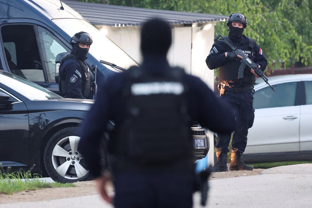 Des agents de securite au lendemain d'une fusillade
