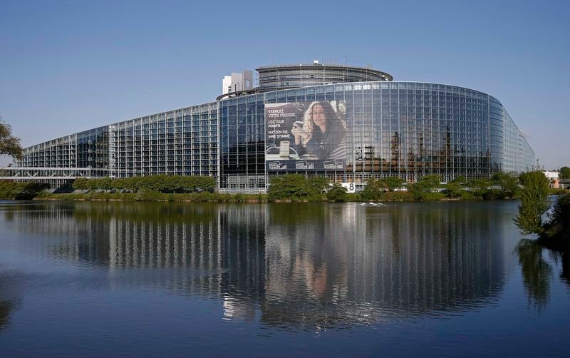Légère avance du centre-droit avant les élections européennes