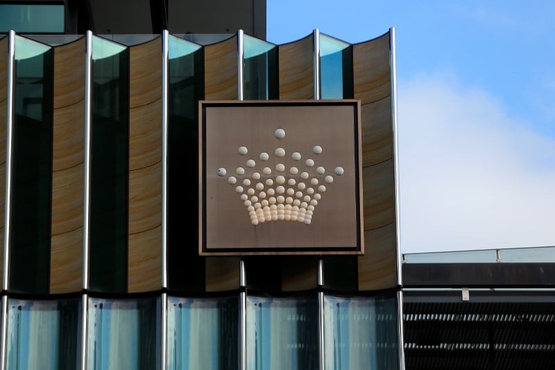 Le milliardaire australien james packer demissionne de crown resorts