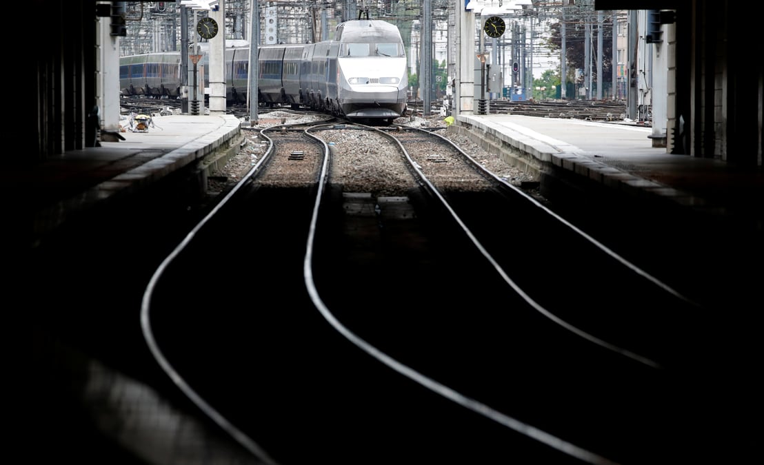 Sncf: pas de legitimite a la consultation des cheminots, dit pepy