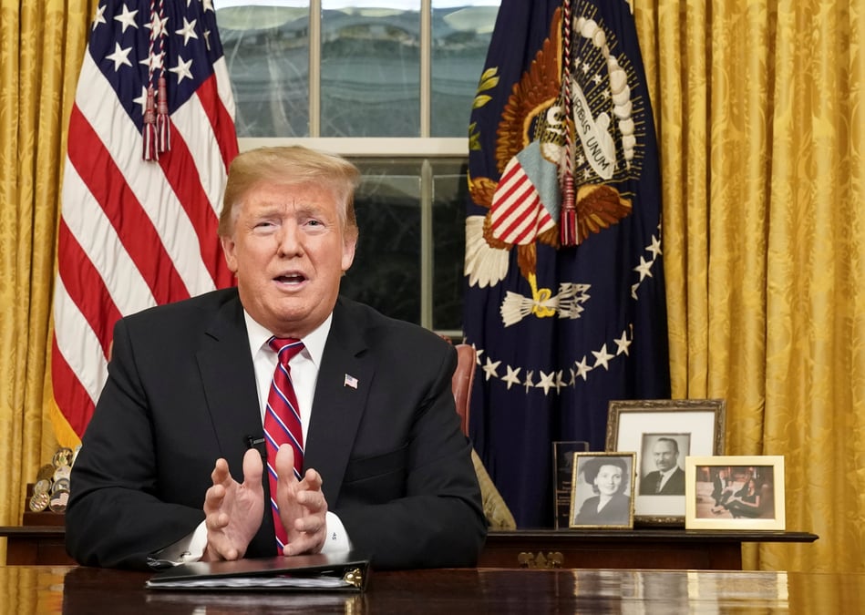 Trump veut au moins une cloture en metal a la frontiere mexicaine