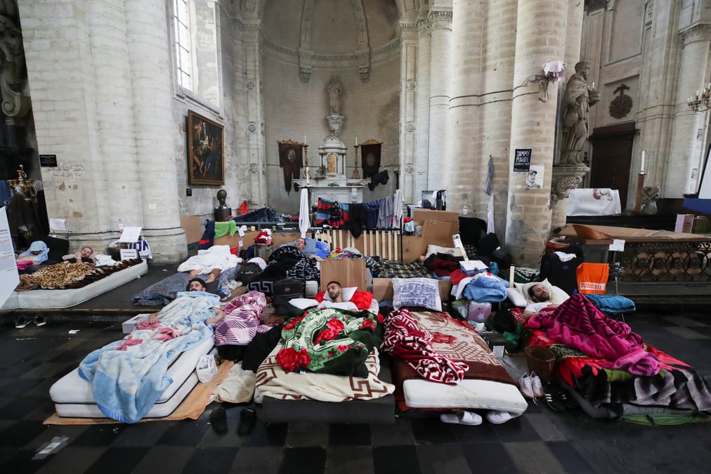Belgique: le gouvernement fragilise par la greve de la faim de sans-papiers