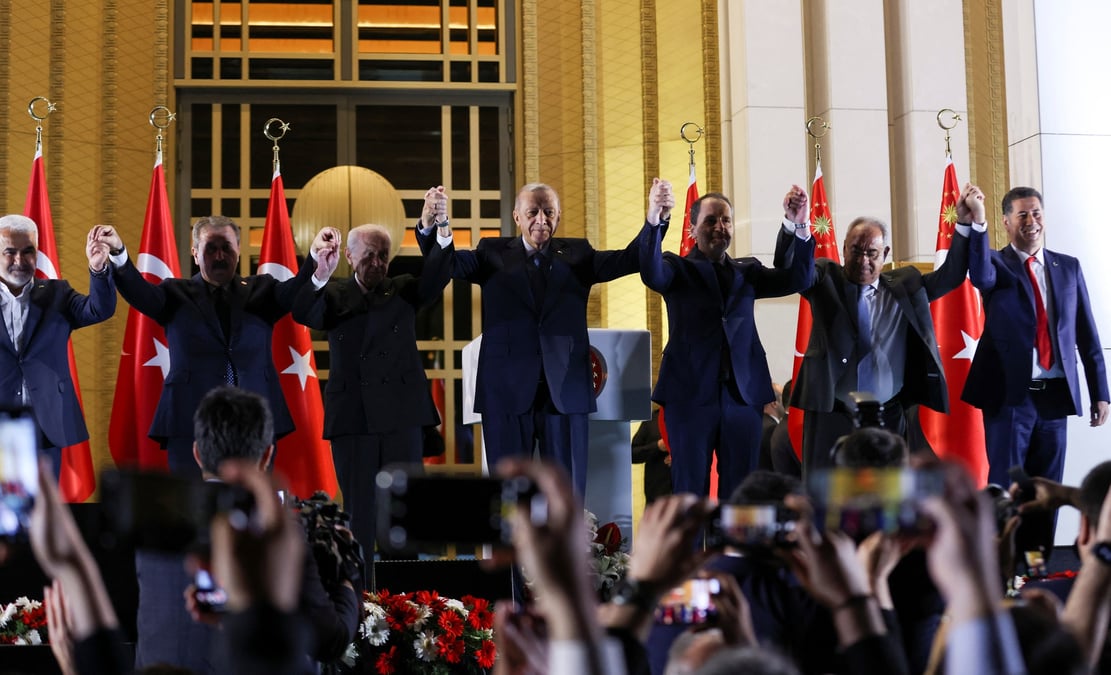 Les partisans du president turc tayyip erdogan celebrent sa victoire