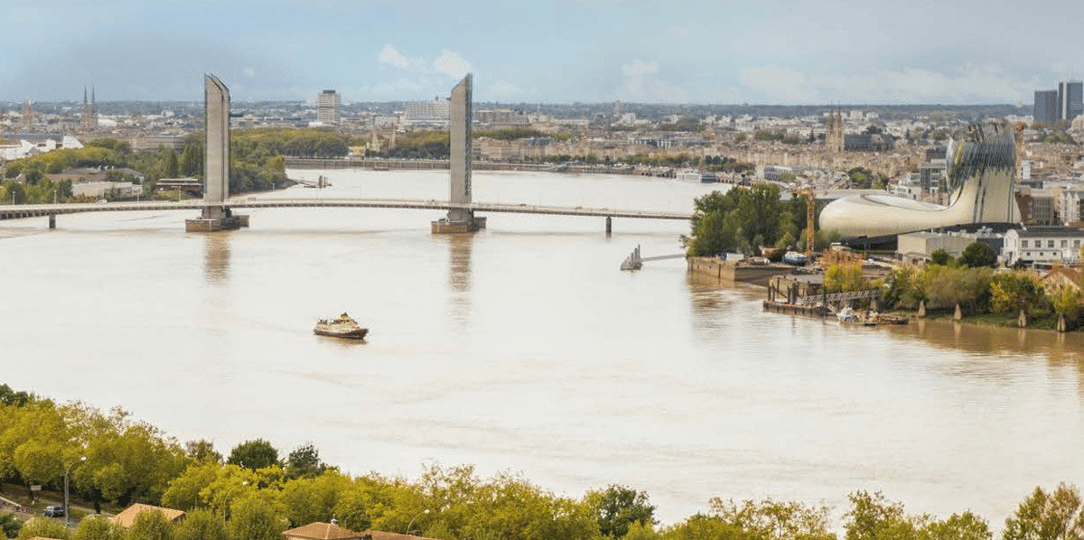 L'étude menée par Systra confirme la possibilité de faire passer un tramway sur le pont Chaban-Delmas.