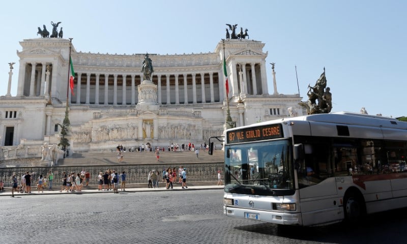 La maire de rome rattrapee par une polemique sur les transports publics