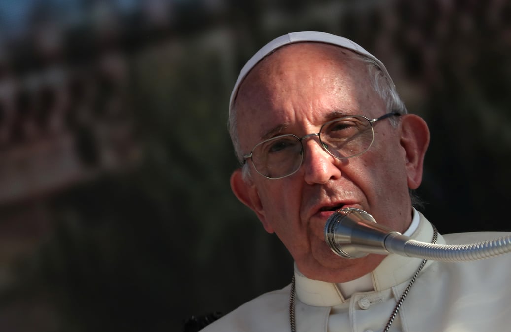 Le pape francois renvoie un pretre chilien accuse d'abus sexuels
