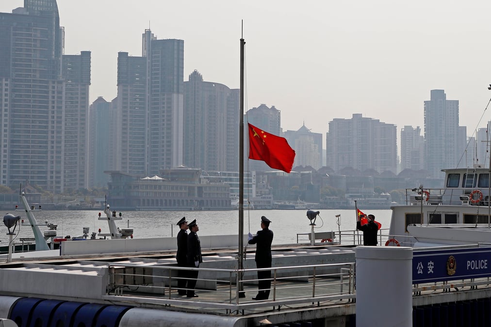 La chine rend hommage aux milliers de morts de l'epidemie