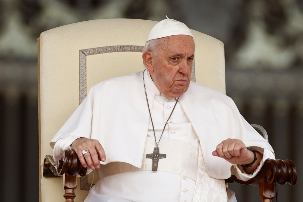 Le pape francois assiste a une audience generale hebdomadaire