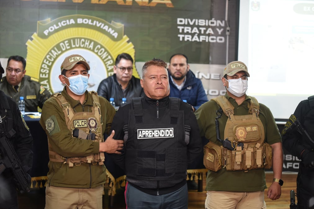 Le general bolivien juan jose zuniga est presente apres son arrestation par les autorites pour une tentative de coup d'etat a la paz
