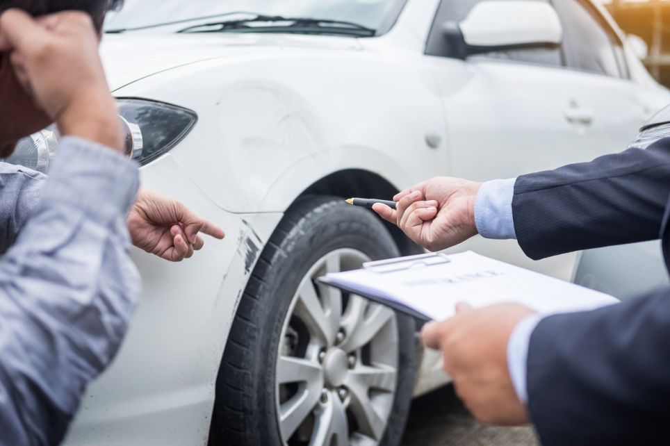 En France, le métier d'expert automobile n'est accessible qu'après un diplôme délivré par le ministère de l'Education nationale.