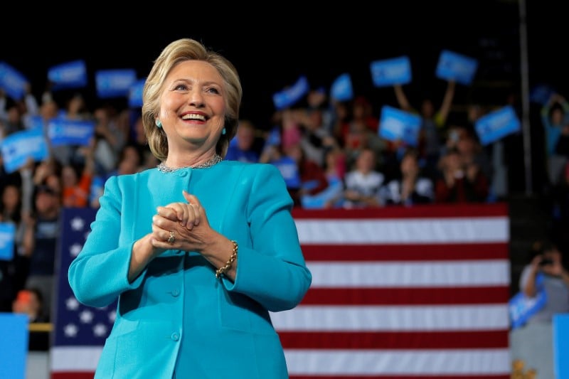 Les sondages favorisent clinton