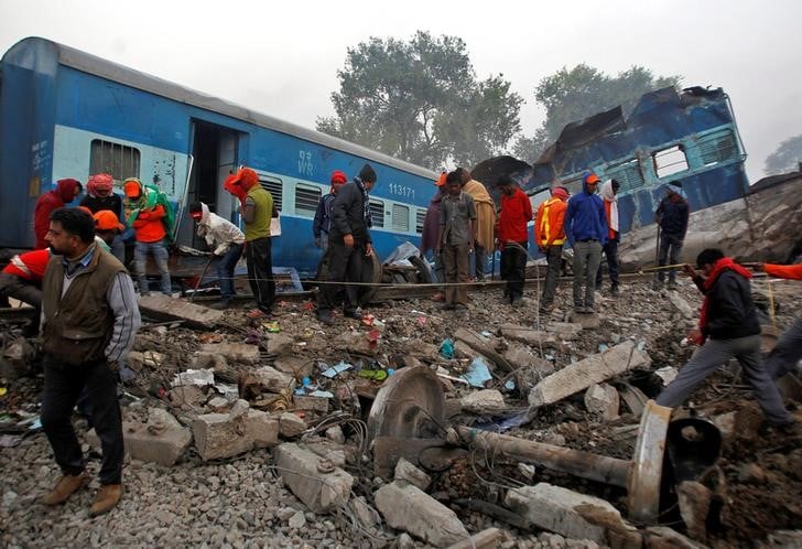 Un deraillement de train en inde a tue au moins 142 personnes