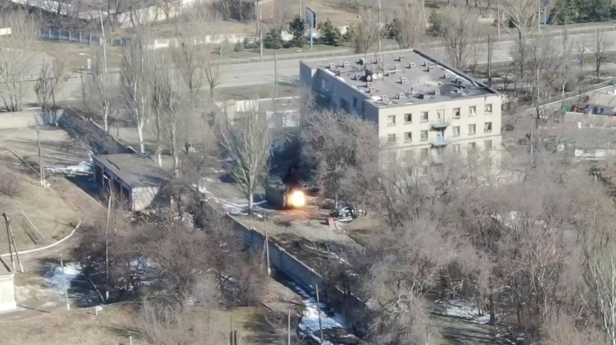Ukraine: 160 voitures ont pu quitter la ville assiegee de marioupol