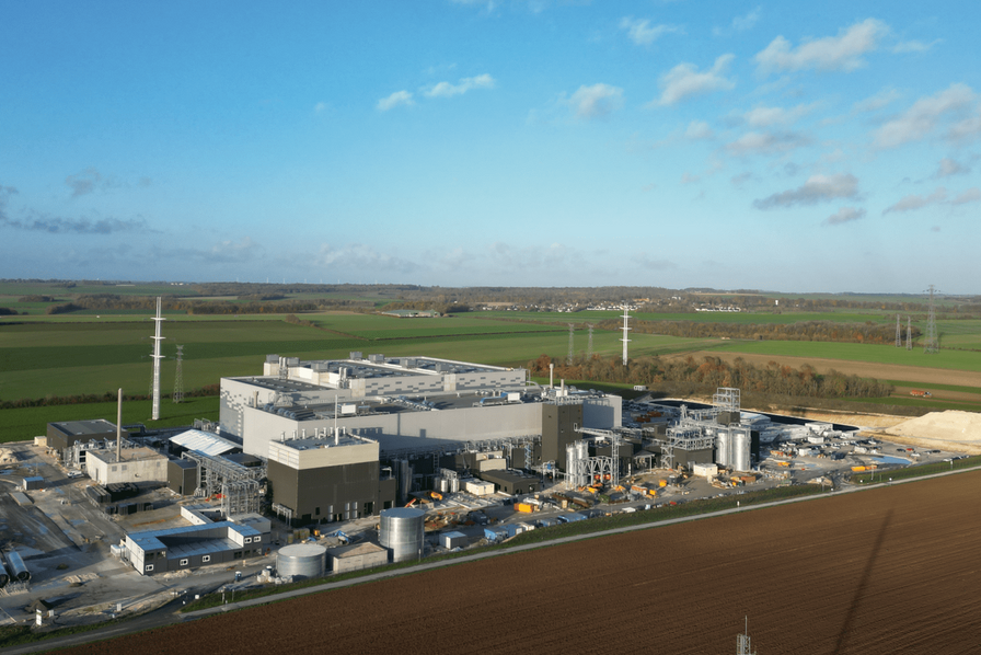 Ÿnsect développe et produit des protéines pour la consommation animale, à partir d'insectes depuis sa nouvelle usine située proche d'Amiens.