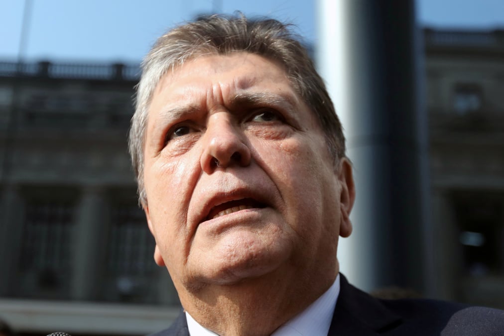 L'ex-president peruvien garcia tente de se suicider pour echapper a l'arrestation