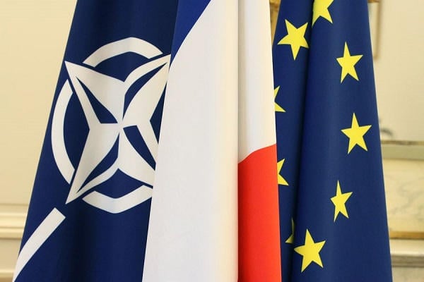 « Quitter l'OTAN serait en effet une catastrophe pour notre pays, tant du point de vue diplomatique qu'économique, et finalement pour notre sécurité » (Le groupe Mars).