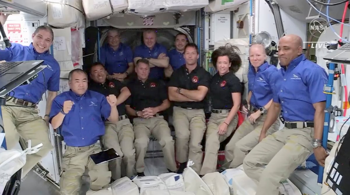 La capsule crew dragon s'est amarree a la station spatiale internationale, dit la nasa