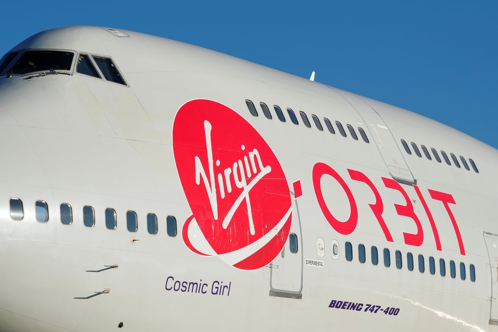 Un avion sigle virgin orbit a mojave (etats-unis)